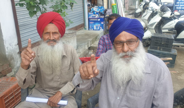 You are currently viewing ਕਣਕ ਦਾ ਬੀਜ ਖੇਤੀਬਾੜੀ ਵਿਭਾਗ ਤੋਂ ਨਾ ਮਿਲਣ ਤੇ ਕਿਸਾਨ ਹੋਏ ਕੱਖੋਂ ਹੌਲੇ