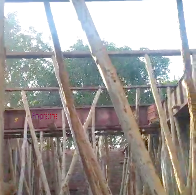 You are currently viewing ਗੜ੍ਹਦੀਵਾਲਾ ‘ਚ ਚੋਰਾਂ ਨੇ ਇੱਕ ਹੋਰ ਵਾਰਦਾਤ ਨੂੰ ਦਿੱਤਾ ਅੰਜਾਮ, ਸ਼ਟਰਿੰਗ ਖੋਲ ਕੇ ਹੋਏ ਰਫੂਚੱਕਰ,ਤਕਰੀਬਨ 2 ਲੱਖ ਰੁਪਏ ਦਾ ਹੋਇਆ ਨੁਕਸਾਨ 