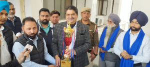 Read more about the article ਡਿਪਟੀ ਕਮਿਸ਼ਨਰ ਨੇ ਪਰਾਲੀ ਨਾ ਸਾੜਨ ਵਾਲੇ 7 ਕਿਸਾਨਾਂ ਨੂੰ ਕੀਤਾ ਸਨਮਾਨਿਤ