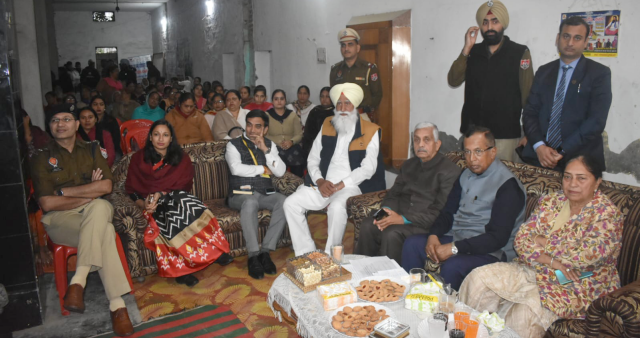 You are currently viewing ਵਿਕਸਿਤ ਭਾਰਤ ਸੰਕਲਪ ਯਾਤਰਾ’ ‘ਚ ਜਨ ਭਾਗੀਦਾਰੀ ਭਾਰਤ ਨੂੰ ਵਿਕਸਿਤ ਰਾਸ਼ਟਰ ਬਣਾਉਣ ਦੀ ਵਚਨਬੱਧਤਾ : ਸੋਮ ਪ੍ਰਕਾਸ਼