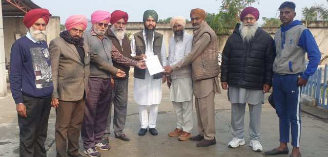 Read more about the article ਕੁੱਲ ਹਿੰਦ ਖੇਤ ਮਜ਼ਦੂਰ ਯੂਨੀਅਨ ਵੱਲੋਂ ਐਮਐਲਏ ਰਾਹੀਂ ਮੁੱਖ ਮੰਤਰੀ ਭਗਵੰਤ ਮਾਨ ਨੂੰ ਭੇਜਿਆ ਮੰਗ ਪੱਤਰ