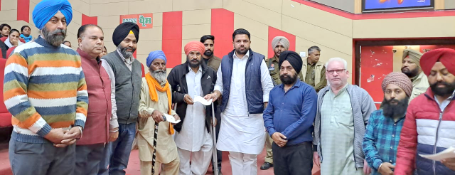 You are currently viewing ਸਰਬੱਤ ਦਾ ਭਲਾ ਚੈਰੀਟੇਬਲ ਟਰੱਸਟ ਨੇ ਲੋੜਵੰਦਾਂ ਨੂੰ ਪੈਨਸ਼ਨਾਂ ਦੇ ਚੈੱਕ ਵੰਡੇ