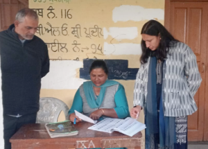 Read more about the article डिप्टी कमिश्नर ने जिले में लगाए गए विशेष कैंपों के दौरान मुकेरियां के पोलिंग बूथों की चैकिंग की