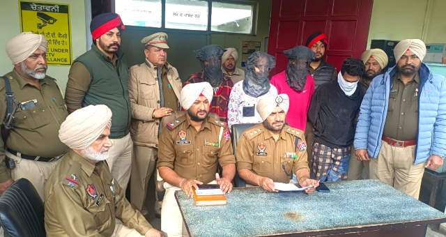 You are currently viewing ਚੋਰੀ ਦੇ ਮੋਟਰਸਾਈਲਾਂ ਅਤੇ ਨਸ਼ੀਲੇ ਪਦਾਰਥਾਂ ਸਮੇਤ 4 ਦੋਸ਼ੀ ਆਏ ਪੁਲਿਸ ਅੜਿੱਕੇ 