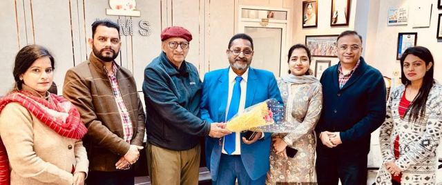 Read more about the article ਸੰਨੀ ਸਿੰਘ ਧੂੜ ਐਨ.ਆਰ.ਆਈ ਦਾ ਕੇ.ਐਮ.ਐਸ ਕਾਲਜ ਵਿਖੇ ਪਹੁੰਚਣ ਤੇ ਨਿੱਘਾ ਸਵਾਗਤ 