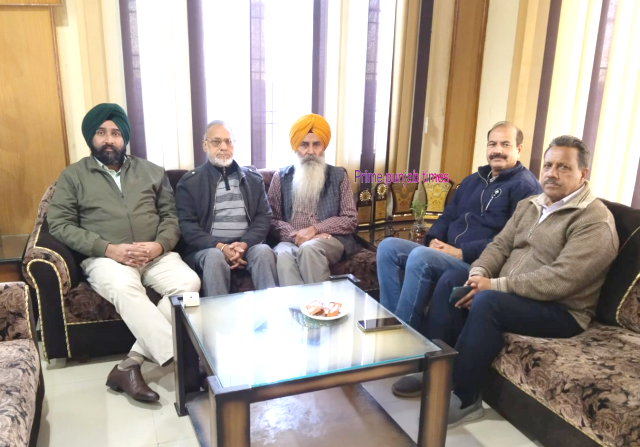 You are currently viewing ਖ਼ਾਲਸਾ ਕਾਲਜ ਗੜ੍ਹਦੀਵਾਲਾ ਵਿਖੇ ਕਵੀ ਅਮਰੀਕ ਡੋਗਰਾ ਦੀ ਪੁਸਤਕ ਲੋਕ-ਅਰਪਣ ਸੰਬੰਧੀ ਮੀਟਿੰਗ