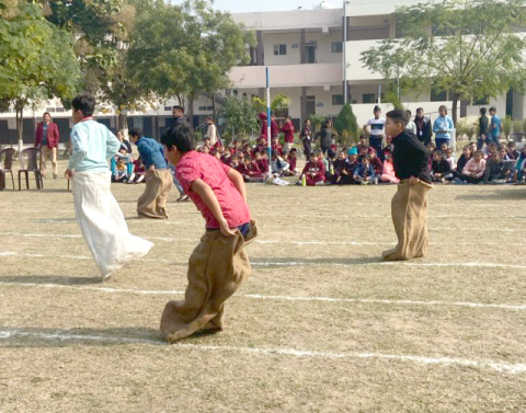 You are currently viewing वार्षिक खेल प्रतियोगिता का दूसरा दिन कक्षा तीसरी से सातवीं तक करवाई खेल प्रतियोगिताएं