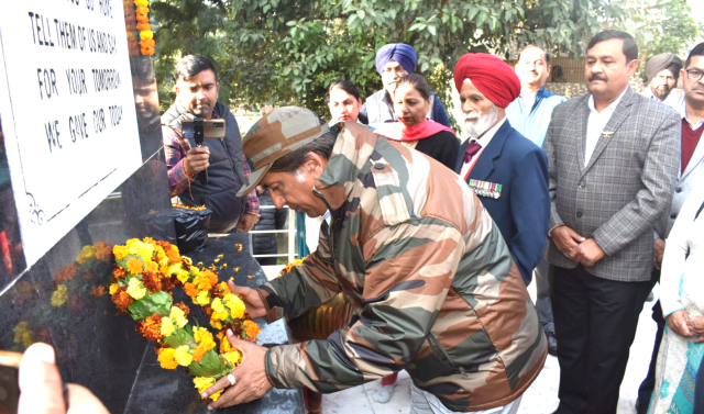 You are currently viewing वीर शहीद सैनिकों का हमेशा ऋणी रहेगा देश: ब्रम शंकर जिंपा