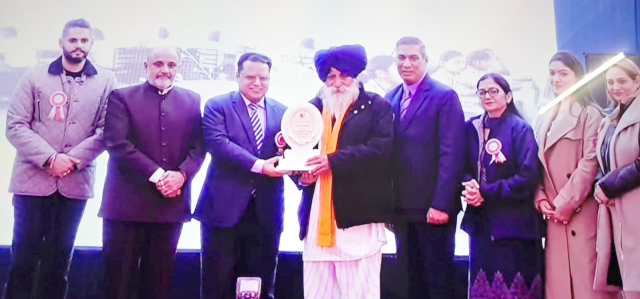 You are currently viewing ਸਮਾਜ ਸੇਵੀ ਭਾਈ ਬਰਿੰਦਰ ਸਿੰਘ ਮਸੀਤੀ ਦਾ ਸਨਮਾਨ 