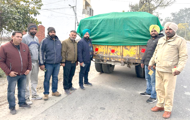 Read more about the article ਸਕੱਤਰ ਆਰ.ਟੀ.ਏ ਨੇ ਵਾਹਨਾਂ ’ਤੇ ਰਿਫਲੈਕਟਰ ਲਗਾਉਣ ਦੀ ਮੁਹਿੰਮ ਦੀ ਕੀਤੀ ਸ਼ੁਰੂਆਤ