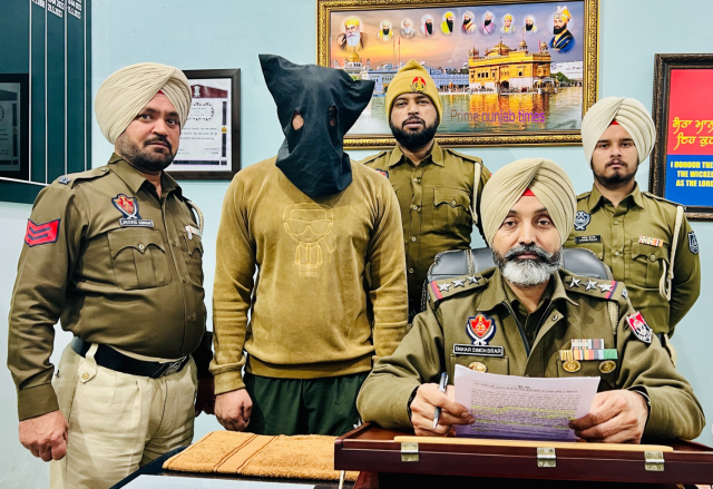 You are currently viewing ਕਾਰ ਖੋਹ ਮਾਮਲੇ ‘ਚ ਇੱਕ ਹੋਰ ਦੋਸ਼ੀ ਪੁਲਿਸ ਦੇ ਹੱਥੇ ਚੜ੍ਹਿਆ 