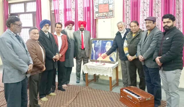 Read more about the article ਮੁਹੰਮਦ ਰਫ਼ੀ ਕਲਚਰਲ ਐਂਡ ਚੈਰੀਟੇਬਲ ਸੋਸਾਇਟੀ ਨੇ ਮਹਾਨ ਫ਼ਨਕਾਰ ਦਾ ਮਨਾਇਆ 99ਵਾਂ ਜਨਮ ਦਿਵਸ