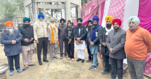 Read more about the article ਚਾਹ ਪਕੌੜਿਆਂ ਤੇ ਮਠਿਆਈ ਦਾ ਲਗਾਇਆ ਲੰਗਰ