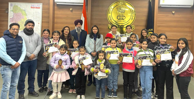 Read more about the article ਨੈਸ਼ਨਲ ਡਾਂਸ ਸਪੋਰਟਸ ਚੈਂਪਿਅਨਸ਼ਿਪ ਮੁਕਾਬਲਿਆਂ ’ਚ ਹੁਸ਼ਿਆਰਪੁਰ ਦੇ 17 ਬੱਚਿਆਂ ਨੇ ਹਾਸਲ ਕੀਤੇ ਮੈਡਲ