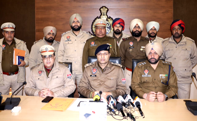 You are currently viewing ਸੰਦੀਪ ਕੁਮਾਰ ਉਰਫ ਚੀਨਾ ਸਰਪੰਚ ਹੱਤਿਆਕਾਂਡ ਵਿੱਚ ਲੋੜੀਂਦੇ ਦੋਸ਼ੀ ਪੁਲਿਸ ਮੁਕਾਬਲੇ ਤੋਂ ਬਾਅਦ ਨਜਾਇਜ਼ ਅਸਲੇ ਸਮੇਤ ਕਾਬੂ