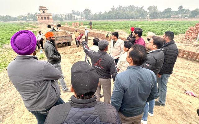 You are currently viewing ਵਿਧਾਇਕ ਸ਼ੈਰੀ ਕਲਸੀ ਵਲੋਂ ਜਲ ਮਹਿਲ (ਬਾਂਰਾਦਰੀ) ਸਮਾਰਕ ਬਟਾਲਾ ਦੇ ਨਵੀਨੀਕਰਨ ਤੇ ਸੁੰਦਰੀਕਰਨ ਦੇ ਚੱਲ ਰਹੇ ਕੰਮਾਂ ਦਾ ਲਿਆ ਗਿਆ ਜਾਇਜ਼ਾ