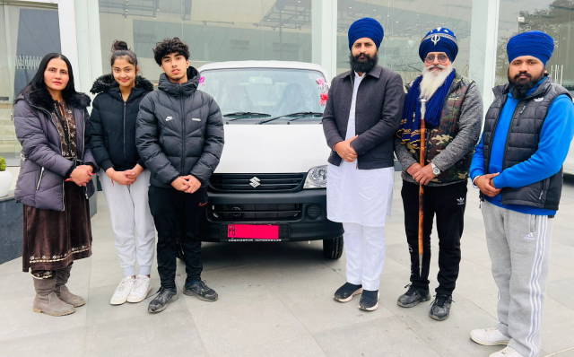 You are currently viewing ਸਵ: ਸ.ਦਰਬਾਰਾ ਸਿੰਘ ਧੂਤ ਦੀ ਯਾਦ ਵਿੱਚ ਉਨ੍ਹਾਂ ਦੇ ਪਰਿਵਾਰ ਵਲੋਂ ਸੁਸਾਇਟੀ ਨੂੰ ਇੱਕ ਨਵੀਂ ਐਂਬੂਲੈਂਸ ਭੇਂਟ