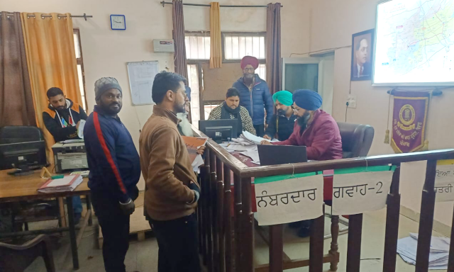 You are currently viewing ਸਬ ਤਹਿਸੀਲ ਗੜ੍ਹਦੀਵਾਲਾ ਵਿਖੇ ਇੰਤਕਾਲ ਸਬੰਧੀ 170 ਕੇਸਾਂ ਦਾ ਕੀਤਾ ਗਿਆ ਨਿਪਟਾਰਾ : ਲਵਦੀਪ ਸਿੰਘ ਧੂਤ 