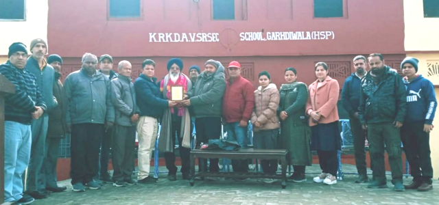 Read more about the article ਬਲਜੀਤ ਸਹੋਤਾ ਵਲੋਂ ਸਕੂਲ ਨੂੰ 51 ਹਜ਼ਾਰ ਰੁਪਏ ਦਾਨ