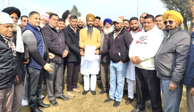 Read more about the article *ਪੰਜਾਬ ਮੁਲਾਜ਼ਮ ਅਤੇ ਪੈਨਸ਼ਨਰ ਸਾਂਝਾ ਫਰੰਟ ਤੋਂ ਵਿਧਾਇਕ ਘੁੰਮਣ ਨੇ ਲਿਆ ਮੰਗ-ਪੱਤਰ*