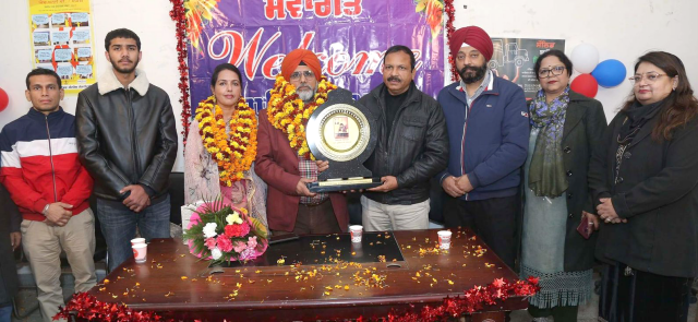 You are currently viewing ਡਾ ਲਖਵੀਰ ਸਿੰਘ ਨੂੰ ਸਿਵਲ ਸਰਜਨ ਦਫਤਰ ਵੱਲੋ ਦਿੱਤੀ ਗਈ ਨਿੱਘੀ ਵਿਦਾਇਗੀ