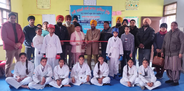 You are currently viewing ਬਲਾਕ ਟਾਂਡਾ -2 ਦੇ ਬਲਾਕ ਪੱਧਰੀ ਰਾਣੀ ਲਕਸ਼ਮੀ ਬਾਈ ਆਤਮ ਸੁਰੱਖਿਆ ਕਰਾਟੇ ਟੂਰਨਾਮੈਂਟ(ਲੜਕੀਆਂ) ਸਫਲਤਾ ਪੂਰਵਕ ਸੰਪੰਨ ਹੋਇਆ