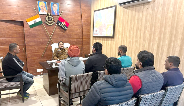 You are currently viewing ਲੋਕਾਂ ਦੀ ਸਹੂਲਤ ਲਈ ਲਗਾਏ ਰਾਹਤ ਕੈਂਪ ਦੌਰਾਨ ਪਬਲਿਕ ਦੀਆਂ ਕੁੱਲ 298 ਦਰਖਾਸਤਾਂ ਦਾ ਕੀਤਾ ਗਿਆ ਨਿਪਟਾਰਾ