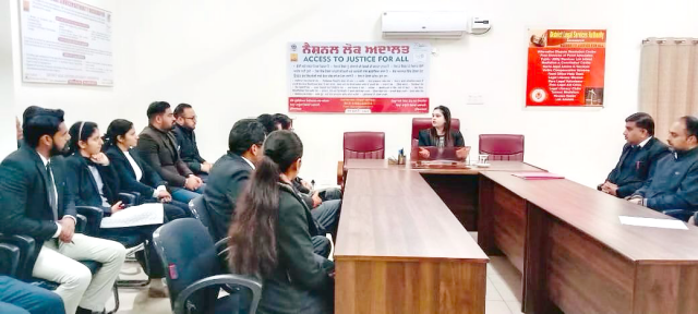 You are currently viewing ਸੀ.ਜੇ.ਐਮ ਅਪਰਾਜਿਤਾ ਜੋਸ਼ੀ ਨੇ ਨਵੇਂ ਪੈਨਲ ਐਡਵੋਕੇਟਾਂ ਨਾਲ ਕੀਤੀ ਪਲੇਠੀ ਮੀਟਿੰਗ