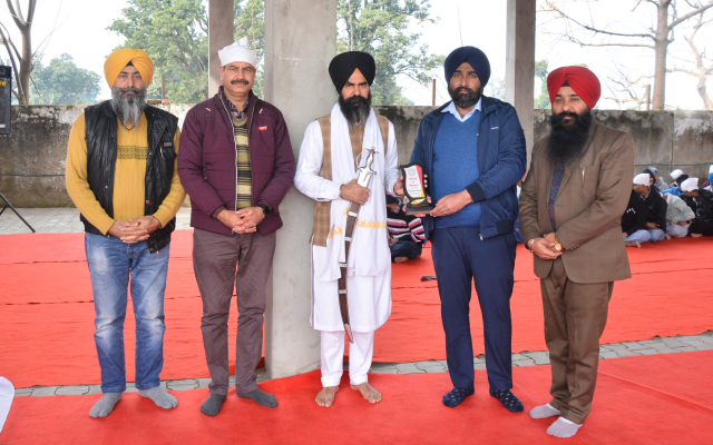 You are currently viewing ਖ਼ਾਲਸਾ ਕਾਲਜ,ਗੜ੍ਹਦੀਵਾਲਾ ਵਿਖੇ ਸ੍ਰੀ ਗੁਰੂ ਗੋਬਿੰਦ ਸਿੰਘ ਜੀ ਦੇ ਪ੍ਰਕਾਸ਼-ਪੁਰਬ ਨੂੰ ਸਮਰਪਿਤ ਧਾਰਮਿਕ ਸਮਾਗਮ ਕਰਵਾਇਆ