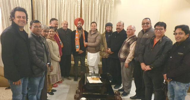 You are currently viewing एडवोकेट बख्शी व खोसला हुए भाजपा में शामिल