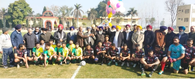 You are currently viewing 21ਵਾਂ ਰਾਜ ਪੱਧਰੀ ਉਲੰਪੀਅਨ ਜਰਨੈਲ ਸਿੰਘ ਮੈਮੋਰੀਅਲ ਫੁੱਟਬਾਲ ਟੂਰਨਾਮੈਂਟ ਸ਼ਾਨੋ-ਸ਼ੌਕਤ ਨਾਲ ਸ਼ੁਰੂ