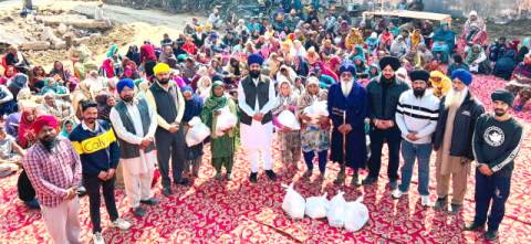 You are currently viewing ਬਾਬਾ ਦੀਪ ਸਿੰਘ ਸੇਵਾ ਦਲ ਗੜਦੀਵਾਲਾ ਨੇ ਮਹੀਨਾਵਾਰ ਸਮਾਗਮ ਦੌਰਾਨ 250 ਲੋੜਵੰਦਾਂ ਨੂੰ ਵੰਡਿਆ ਰਾਸ਼ਣ 