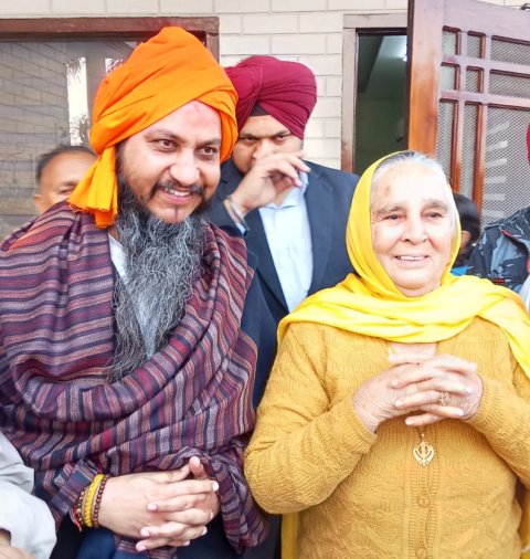 You are currently viewing ਮੁੱਖਮੰਤਰੀ ਪੰਜਾਬ ਦੇ ਮਾਤਾ ਨੇ ਦਸੂਹਾ ਵਿਖੇ ਪਹੁੰਚ ਕੇ ਵਿਧਾਇਕ ਕਰਮਵੀਰ ਘੁੰਮਣ ਦਾ ਜਾਣਿਆ ਹਾਲ