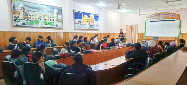 You are currently viewing ਖ਼ਾਲਸਾ ਕਾਲਜ,ਗੜ੍ਹਦੀਵਾਲਾ ਵਿਖੇ ਪੰਜਾਬੀ ਵਿਭਾਗ ਵੱਲੋਂ ‘ਖੋਜ-ਕਾਰਜ ਦੀ ਆਰੰਭਤਾ ਦੇ ਮੁੱਢਲੇ ਪੜਾਅ’ ਵਿਸ਼ੇ ਉੱਪਰ ਸੈਮੀਨਾਰ ਕਰਵਾਇਆ