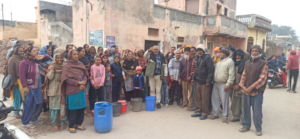 Read more about the article ਪੀਣ ਵਾਲੇ ਪਾਣੀ ਤੋਂ ਪਿਆਸੇ 4 ਪਿੰਡਾਂ ਦੇ ਵਾਸੀਆਂ ਨੇ ਸਰਕਾਰ ਖ਼ਿਲਾਫ਼ ਕੀਤੀ ਨਾਅਰੇਬਾਜ਼ੀ