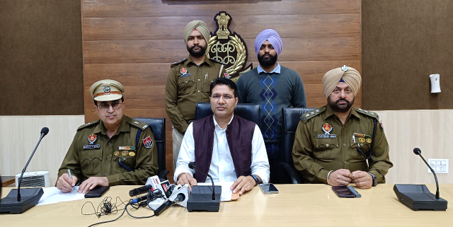 You are currently viewing ਥਾਣਾ ਟਾਂਡਾ ਦੇ ਏਰੀਆ ‘ਚ ਔਰਤ ਦੇ ਹੋਏ ਅੰਨੇ ਕਤਲ ਦੇ ਦੋਸ਼ੀ ਨੂੰ 24 ਘੰਟੇ ਦੇ ਅੰਦਰ ਕੀਤਾ ਕਾਬੂ