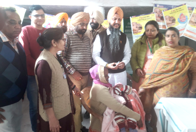Read more about the article ਸਿਵਲ ਹਸਪਤਾਲ ਦਸੂਹਾ ਵਿਖੇ 0 ਤੋਂ 5 ਸਾਲ ਤੱਕ ਦੇ ਬੱਚਿਆਂ ਨੂੰ ਪਿਲਾਈਆਂ ਗਈਆਂ ਪੋਲੀਓ ਬੂੰਦਾਂ