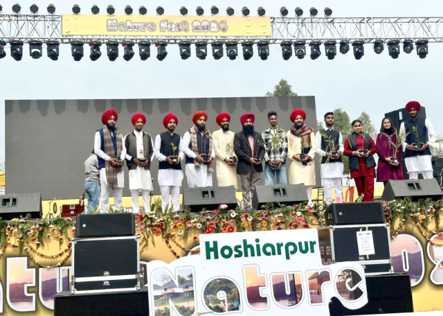 You are currently viewing ਖ਼ਾਲਸਾ ਕਾਲਜ ਗੜ੍ਹਦੀਵਾਲਾ ਦੇ ਸੰਗੀਤ ਵਿਭਾਗ ਦੇ ਵਿਦਿਆਰਥੀਆਂ ਵੱਲੋਂ ਨੇਚਰ ਫੈਸਟ 2024 ‘ਚ ਕੀਤਾ ਗਿਆ ਮੰਚ ਪ੍ਰਦਰਸ਼ਨ