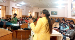 Read more about the article ਖ਼ਾਲਸਾ ਕਾਲਜ ਗੜ੍ਹਦੀਵਾਲਾ ਵਿਖੇ ਸੰਗੀਤ ਵਿਭਾਗ ਵੱਲੋਂ “ਸੰਗੀਤ ਸਿੱਖਿਆ ਵਿੱਚ ਖੋਜ ਵਿਧੀਆਂ” ਦੇ ਸੰਬੰਧ ਵਿੱਚ ਵਰਕਸ਼ਾਪ ਲਗਾਈ ਗਈ