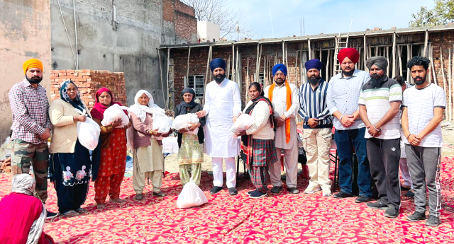 Read more about the article ਬਾਬਾ ਦੀਪ ਸਿੰਘ ਸੇਵਾ ਦਲ ਗੜਦੀਵਾਲਾ ਨੇ 98 ਵੇਂ ਰਾਸ਼ਨ ਵੰਡ ਸਮਾਰੋਹ ਦੌਰਾਨ 250 ਲੋੜਵੰਦਾਂ ਨੂੰ ਵੰਡਿਆ ਰਾਸ਼ਨ