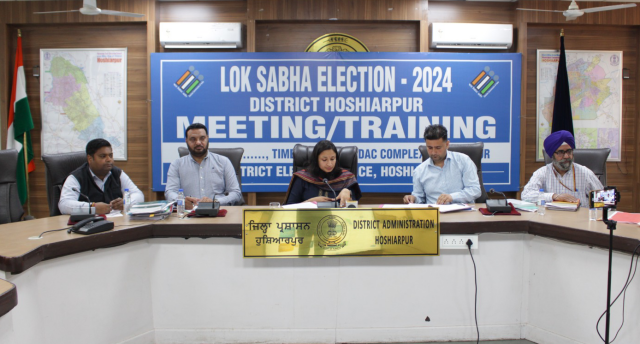 You are currently viewing ਲੋਕ ਸਭਾ ਚੋਣਾਂ ਦੇ ਮੱਦੇਨਜ਼ਰ ਬੈਂਕ ਸ਼ੱਕੀ ਖਾਤਿਆਂ ਤੋਂ ਲੈਣ-ਦੇਣ ’ਤੇ ਦੇਣ ਵਿਸ਼ੇਸ਼ ਧਿਆਨ : ਕੋਮਲ ਮਿੱਤਲ