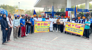 Read more about the article ਹੋਲੇ ਮੁਹੱਲੇ ਤੇ ਰਸ ਦੇ ਲੰਗਰ ਲਈ ਟਰਾਲੀਆਂ ਰਵਾਨਾ