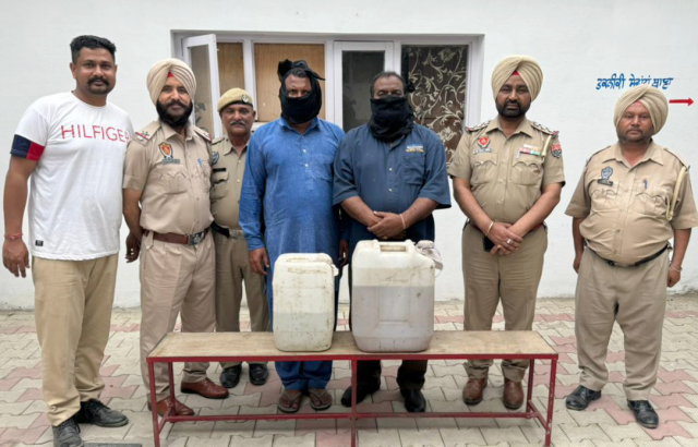 You are currently viewing 61 ਬੋਤਲਾਂ ਨਜਾਇਜ਼ ਸ਼ਰਾਬ ਸਮੇਤ ਦੋ ਵਿਅਕਤੀ ਆਏ ਪੁਲਿਸ ਅੜਿੱਕੇ