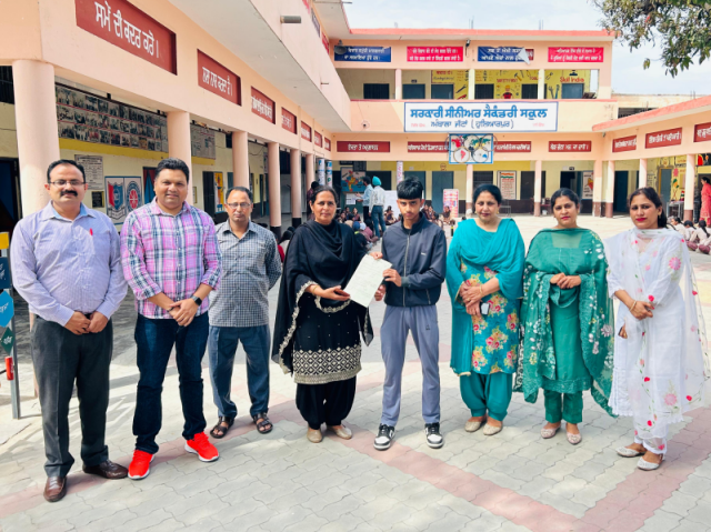 You are currently viewing ਪ੍ਰਾਈਵੇਟ ਸਕੂਲਾਂ ਤੋਂ ਨਾਂ ਕਟਾ ਕੇ ਵਿਦਿਆਰਥੀ ਸਸਸਸਸ ਅੰਬਾਲਾ ਜੱਟਾਂ ਵਿਖੇ ਲੈ ਰਹੇ ਹਨ ਦਾਖਲਾ