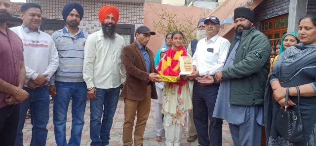 You are currently viewing ਇਸਰੋ ਵੱਲੋਂ ਚੋਣ ਹੋਣ ਤੇ ਵਿਦਿਆਰਥਣ ਅਰਸ਼ਪ੍ਰੀਤ ਕੌਰ ਦਾ ਸਨਮਾਨ