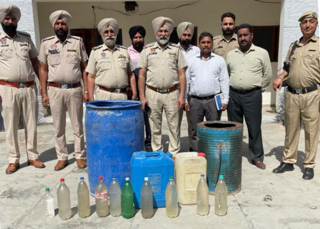 You are currently viewing ਪੁਲਿਸ ਨੇ ਸਰਚ ਓਪ੍ਰੇਸ਼ਨ ਦੌਰਾਨ ਹੈਰੋਇਨ, ਲਾਹਣ ਸਮੇਤ 8 ਨਸ਼ਾ ਤਸਕਰਾਂ ਨੂੰ ਦਬੋਚਿਆ