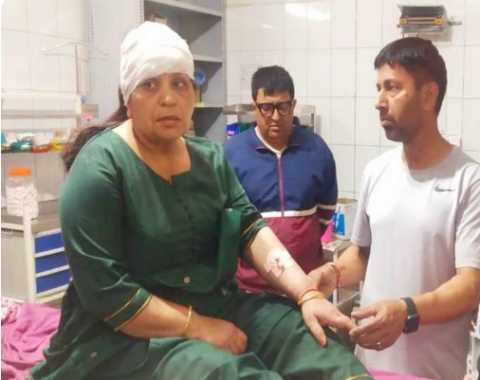 You are currently viewing ਮੋਟਰਸਾਈਕਲ ਸਵਾਰ ਲੁਟੇਰੇ ਮਹਿਲਾ ਕੌੰਸਲਰ ਕੋਲੋਂ ਗਹਿਣੇ ਖੋਹ ਕੇ ਹੋਏ ਰਫੂਚੱਕਰ 