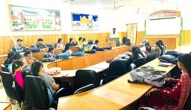 You are currently viewing ਪੰਜਾਬੀ ਵਿਭਾਗ ਵੱਲੋਂ ‘ਸਾਹਿਤਿਕ ਖੋਜ ਦਾ ਪੱਧਰ ਤੇ ਮਹੱਤਵ’ ਵਿਸ਼ੇ ਉੱਪਰ ਸੈਮੀਨਾਰ ਕਰਵਾਇਆ ਗਿਆ