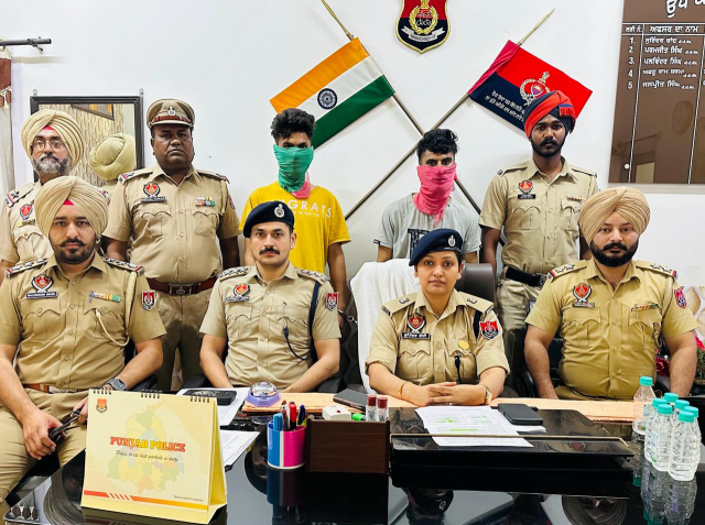 Read more about the article ਅੱਖਾਂ ‘ਚ ਮਿਰਚਾਂ ਪਾ ਕੇ ਲੁੱਟਾਂ ਖੋਹਾਂ ਕਰਨ ਵਾਲੇ ਗਿਰੋਹ ਦੇ ਦੋ ਮੈਂਬਰ ਕੀਤੇ ਕਾਬੂ