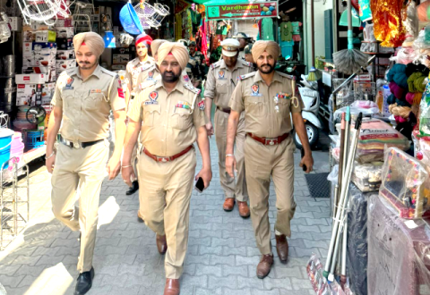 You are currently viewing ਗੜ੍ਹਦੀਵਾਲਾ ਪੁਲਿਸ ਵੱਲੋਂ ਲੋਕ ਸਭਾ ਚੋਣਾਂ ਦੇ ਮੱਦੇਨਜ਼ਰ ਫਲੈਗ ਮਾਰਚ ਕੱਢਿਆ